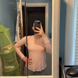 Women’s long sleeve tee.